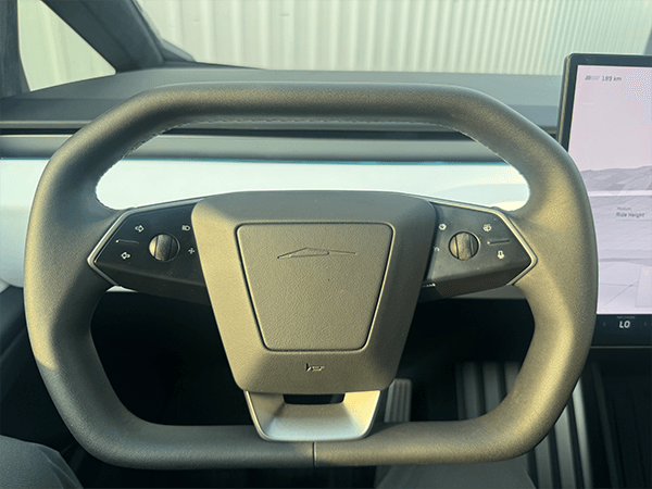 Tesla Cybertruck (1)